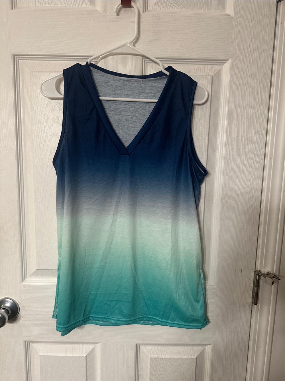 Sleeveless V-Neck Ombre Tank Top - Blue to Teal